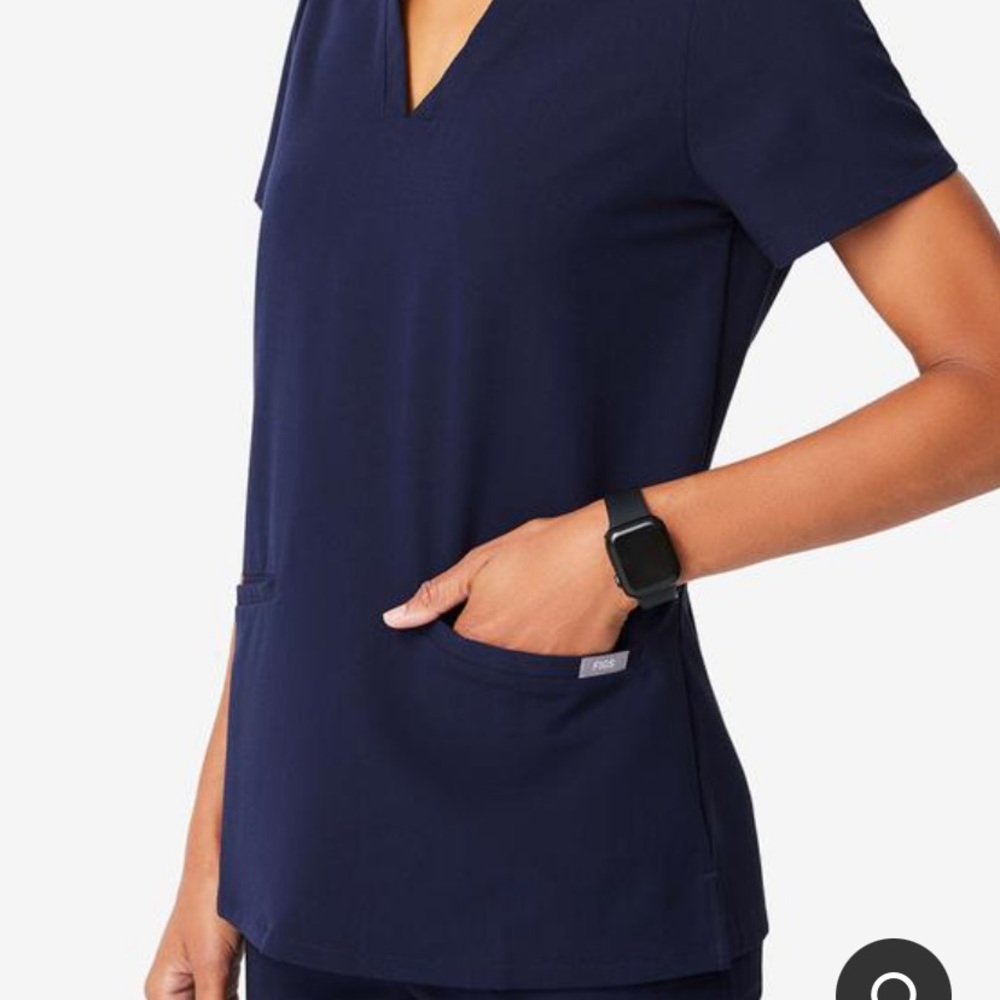 Figs Scrub Casma Three Pocket Top & Joggers Medium